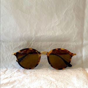 Ray-Ban Round Fleck Sunglasses